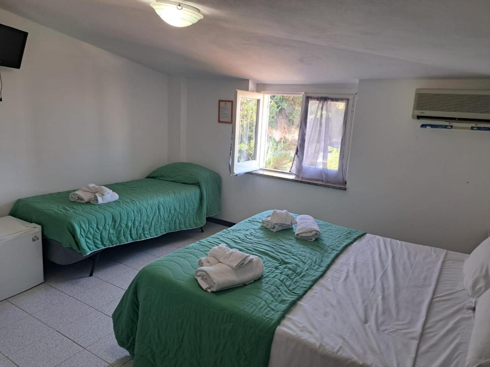 B&B Decarlo Property تروبيا المظهر الخارجي الصورة